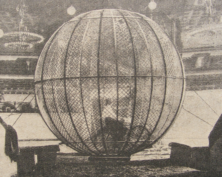 1910 WIZARD STONE GLOBE