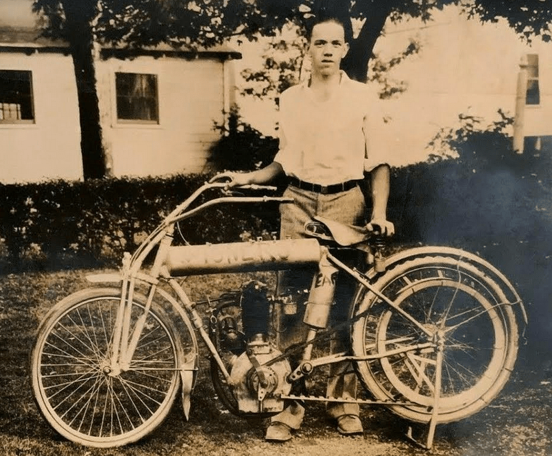 1900S US CURTIS BLACKHAWK