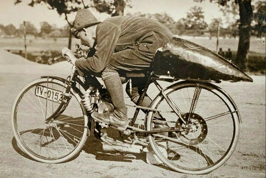 1920s STREAMLINE TIDDLER