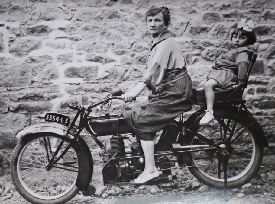 1910s PILLION NIPPER