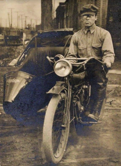 US INDIAN GUY IN SPECS