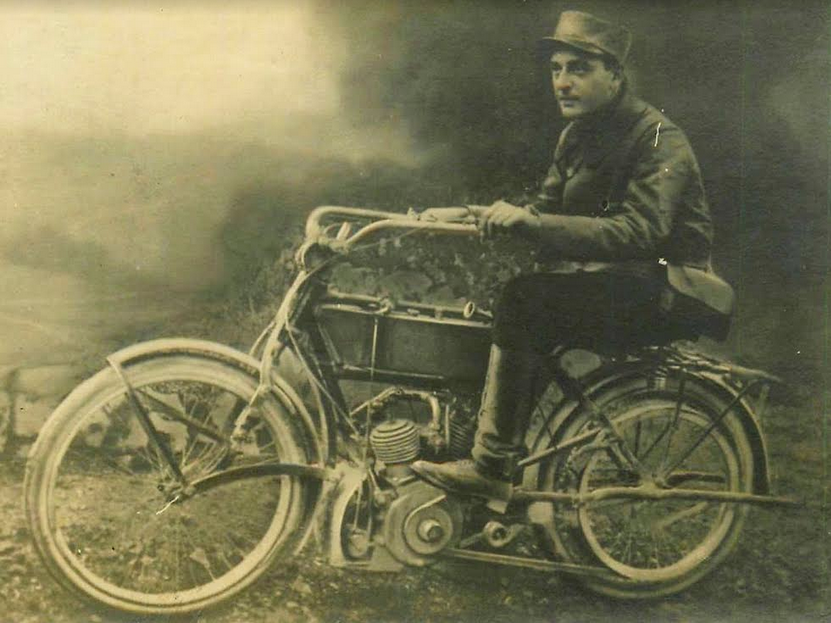 1910s KEPI RIDER