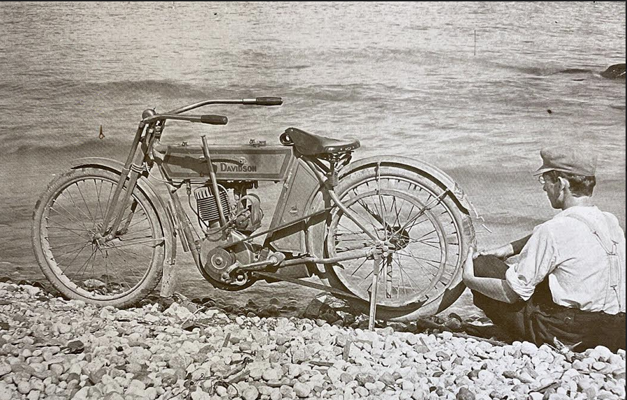 1905s HARLEY BY WATER