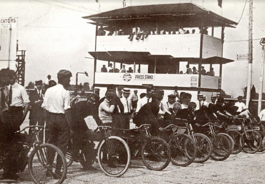 1909 INDIANPOLIS RACE