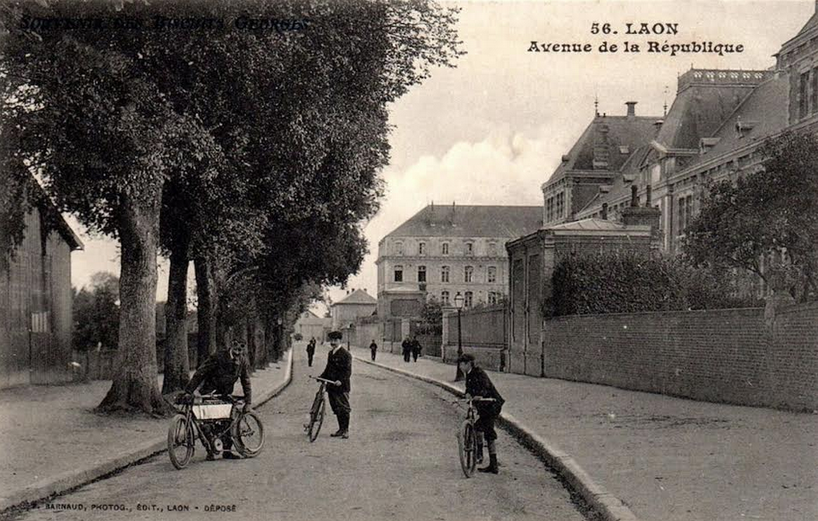 1900s FRENCH SCENE