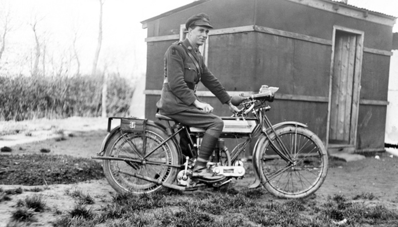 WW1 OZ OFFICER TRIUMPH