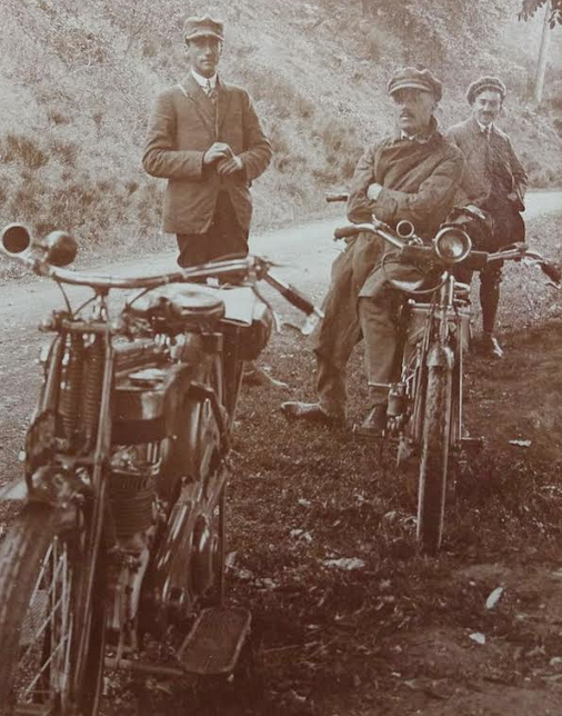 1920ish THREE CHAPS ROADSIDE
