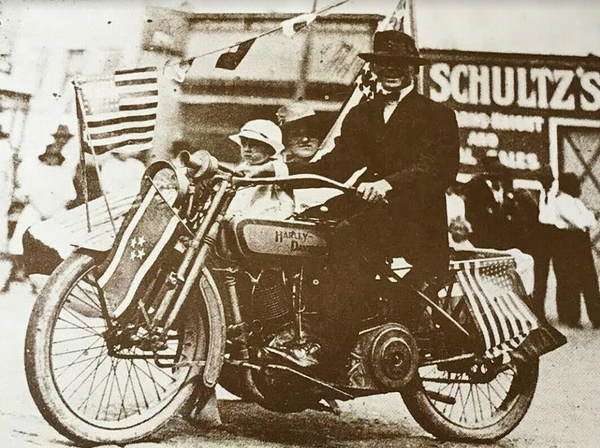 1920s HARLEY SCHULTZ