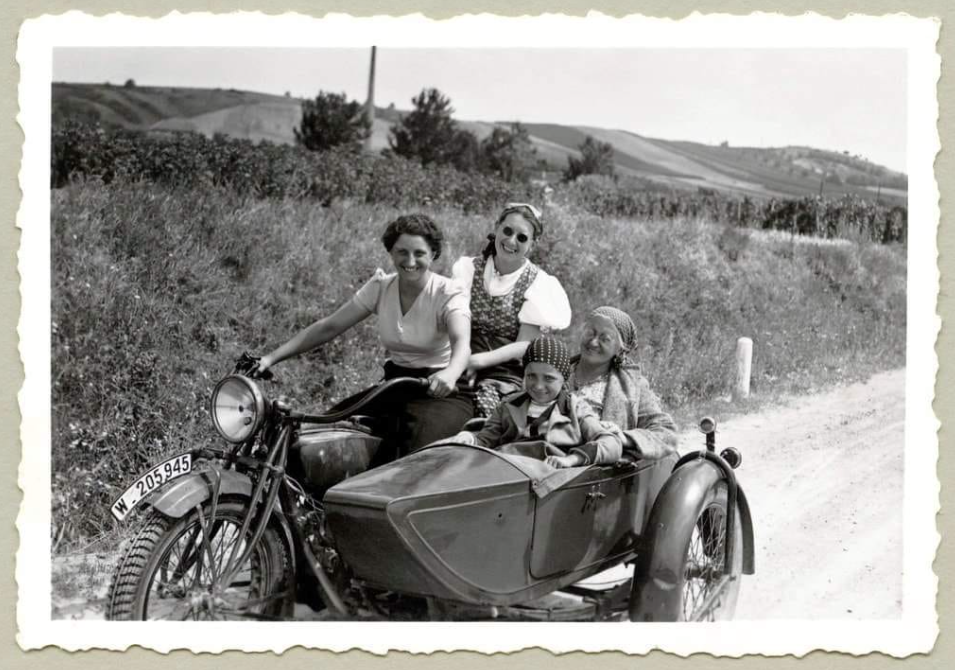 1920s INDIAN SMILEY FAMILY SCAR