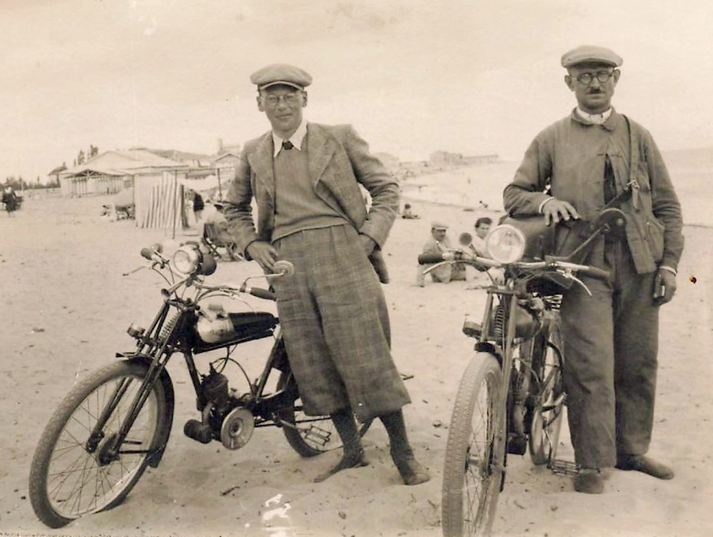 1910s 2 CHAPS ON A BEACH