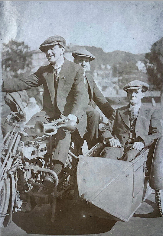 1910s 3 CHAPS ON A ZENITH SCAR