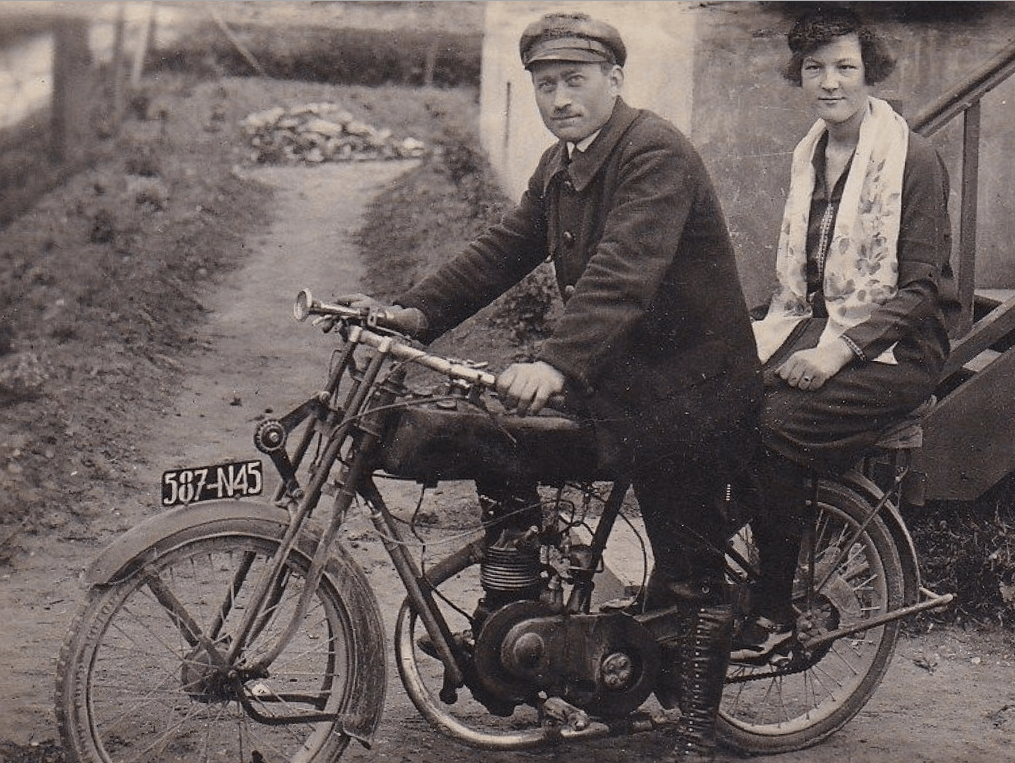 1910s TWO UP CONTINENTALS