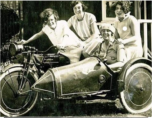 1920s GIGGLY GELS SCAR