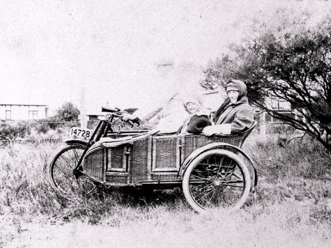 1910s WICKER SCAR SMILES