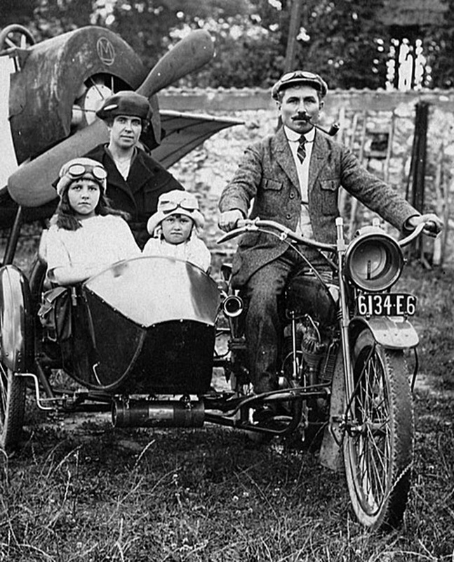 1920s FAMILY SCAR PLANE