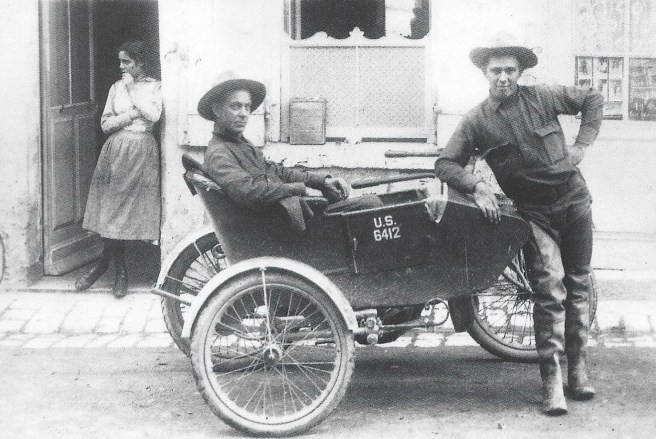 WW1 FONTLEVOY WW1 1918 . SOLDATS AMERICAINS EN SIDECAR