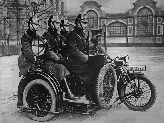 1920S 5 GERMAN COPS SCAR