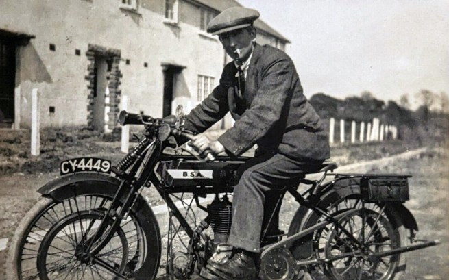 1920s BLOKE ONNA BEEZA