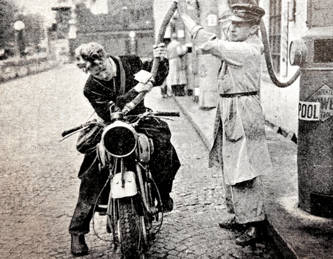 1939 POOL PETROL FILLUP