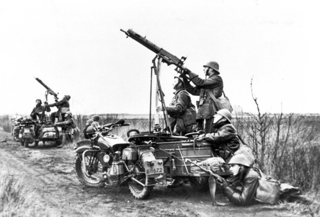 1939 BSA G14 motorcycles with anti-aircraft machineguns on sidecar mounts in Dutch service in 1939
