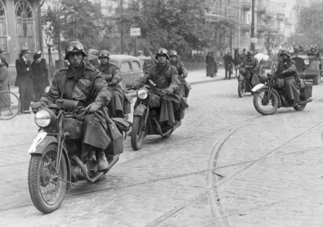 1939 JERRIES IN WARSAW
