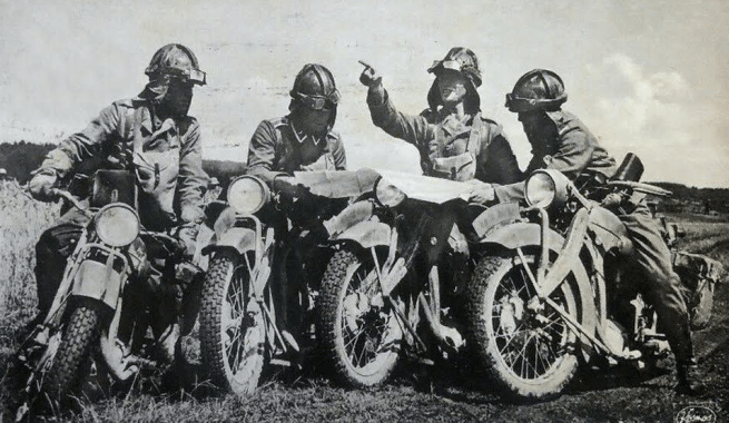 WW2 1944 4 JERRRY DRS U