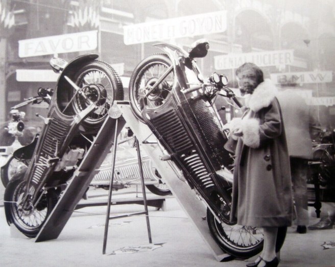 1929 - MOTO MAJESTIC au salon de la moto