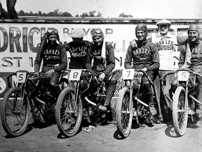 1930s HARLEY RACING TEAM