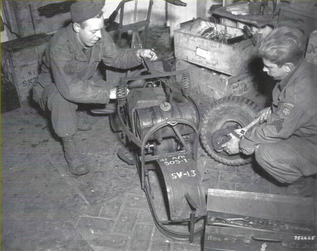 WW2 1944 CUSHMAN AIRBORNE